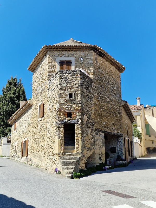 Maison Angle