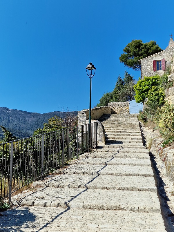 Montée Chateau